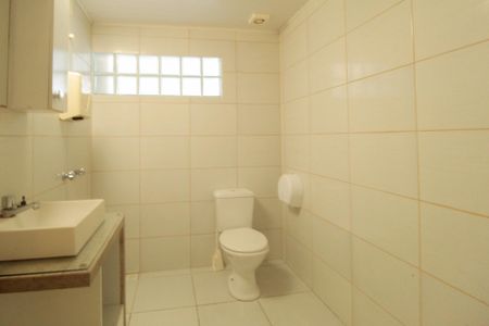 Casa à venda com 344m², 6 quartos e 5 vagasBanheiro 1