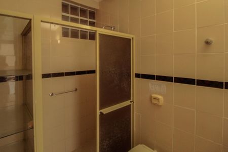 Casa à venda com 344m², 6 quartos e 5 vagasBanheiro 2