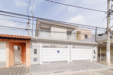 Casa à venda com 125m², 3 quartos e 4 vagas Casa à venda com 125m², 3 quartos e 4 vagasFachada