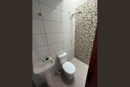 Banheiro de casa para alugar com 2 quartos, 40m² em Campo de Santana, Curitiba