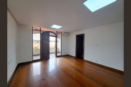 Casa à venda com 1600m², 4 quartos e 8 vagas