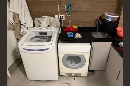 Apartamento à venda com 236m², 3 quartos e 1 vaga Apartamento à venda com 236m², 3 quartos e 1 vagaÁrea de Serviço