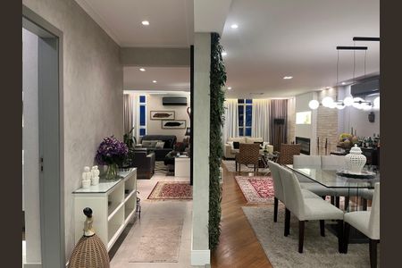 Apartamento à venda com 236m², 3 quartos e 1 vaga Apartamento à venda com 236m², 3 quartos e 1 vagaSala