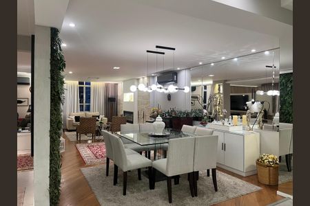 Apartamento à venda com 236m², 3 quartos e 1 vaga Apartamento à venda com 236m², 3 quartos e 1 vagaSala