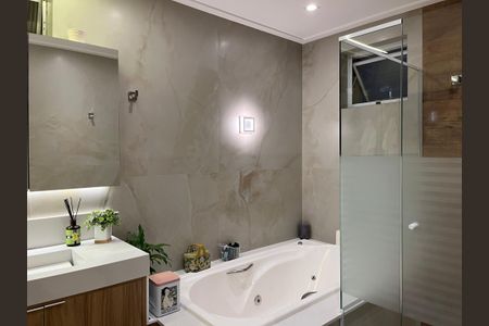 Apartamento à venda com 236m², 3 quartos e 1 vaga Apartamento à venda com 236m², 3 quartos e 1 vagaBanheiro da Suíte