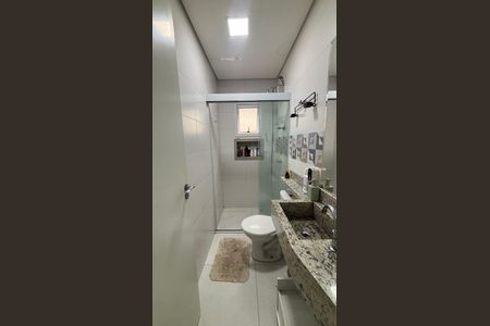Apartamento à venda com 81m², 2 quartos e 1 vaga Apartamento à venda com 81m², 2 quartos e 1 vagaBanheiro