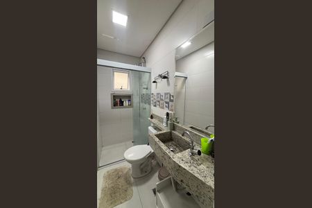 Apartamento à venda com 81m², 2 quartos e 1 vaga Apartamento à venda com 81m², 2 quartos e 1 vagaBanheiro