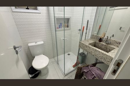 Apartamento à venda com 81m², 2 quartos e 1 vaga Apartamento à venda com 81m², 2 quartos e 1 vagaBanheiro da Suíte