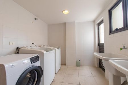 Apartamento para alugar com 119m², 3 quartos e 2 vagas Apartamento para alugar com 119m², 3 quartos e 2 vagasLavanderia