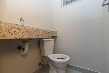 Casa à venda com 95m², 2 quartos e 2 vagasLavabo