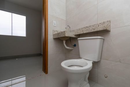 Casa à venda com 95m², 2 quartos e 2 vagasBanheiro da Suíte 2