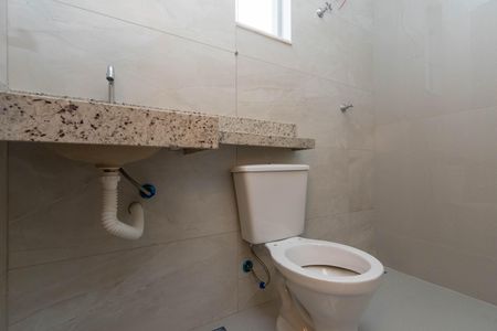 Casa à venda com 95m², 2 quartos e 2 vagasBanheiro da Suíte 1