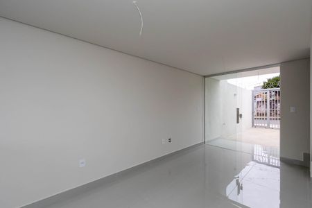 Sala de casa à venda com 2 quartos, 95m² em Piratininga, Belo Horizonte