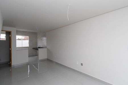 Casa à venda com 95m², 2 quartos e 2 vagasSala