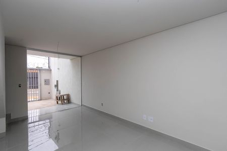 Sala de casa à venda com 2 quartos, 75m² em Rio Branco, Belo Horizonte