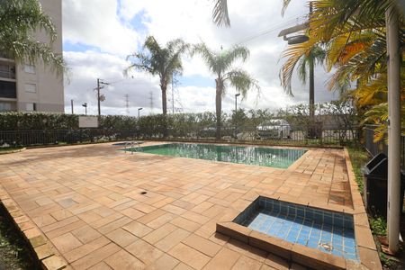 Apartamento à venda com 63m², 3 quartos e sem vagaÁrea comum - Piscina