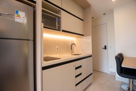 Cozinha de apartamento para alugar com 1 quarto, 28m² em Jardim das Acacias, São Paulo