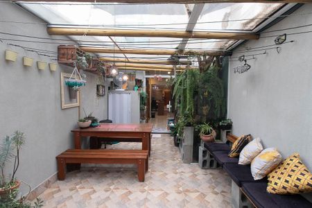 Casa à venda com 131m², 3 quartos e 2 vagasQuintal