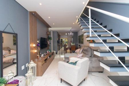 Casa à venda com 131m², 3 quartos e 2 vagasSala