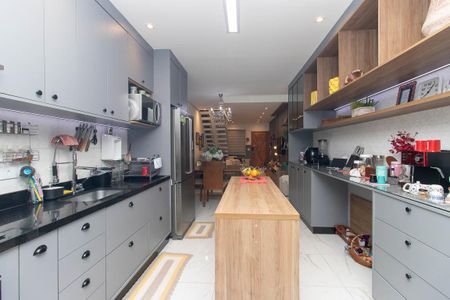 Casa à venda com 131m², 3 quartos e 2 vagasCozinha