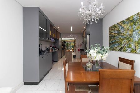 Casa à venda com 131m², 3 quartos e 2 vagasSala