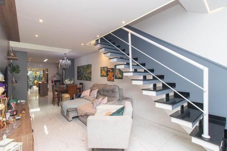 Sala de casa à venda com 3 quartos, 131m² em Vila Nivi, São Paulo