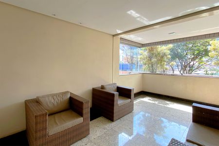 Apartamento à venda com 114m², 4 quartos e 2 vagas Apartamento à venda com 114m², 4 quartos e 2 vagasHall social
