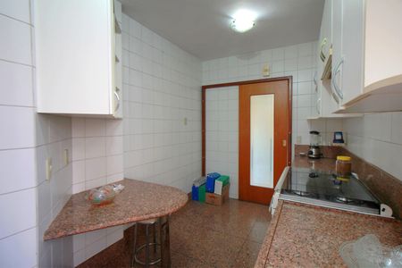 Apartamento à venda com 114m², 4 quartos e 2 vagasCozinha