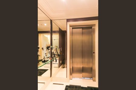 Apartamento à venda com 230m², 4 quartos e 4 vagas Apartamento à venda com 230m², 4 quartos e 4 vagasHall de entrada