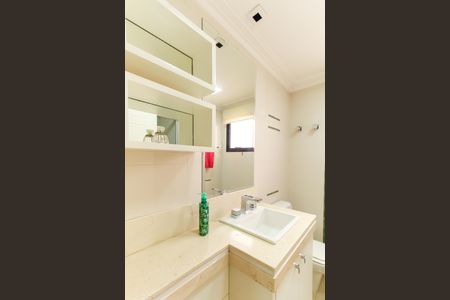 Apartamento à venda com 230m², 4 quartos e 4 vagas Apartamento à venda com 230m², 4 quartos e 4 vagasBanheiro da Suíte 4