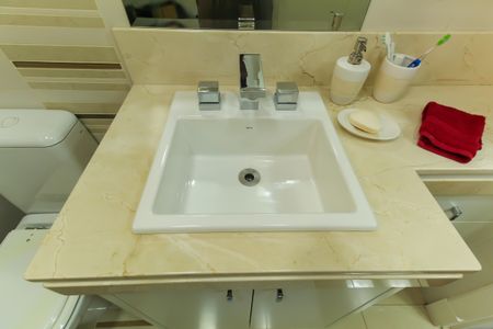 Apartamento à venda com 230m², 4 quartos e 4 vagas Apartamento à venda com 230m², 4 quartos e 4 vagasBanheiro da Suíte 3