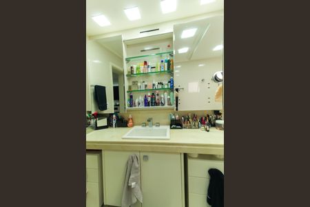 Apartamento à venda com 230m², 4 quartos e 4 vagas Apartamento à venda com 230m², 4 quartos e 4 vagasBanheiro da Suíte 2