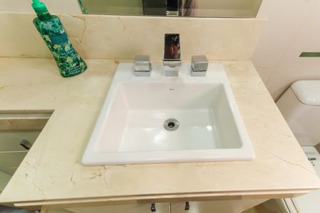 Apartamento à venda com 230m², 4 quartos e 4 vagas Apartamento à venda com 230m², 4 quartos e 4 vagasBanheiro da Suíte 4