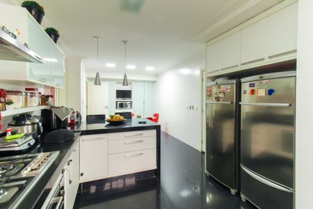 Apartamento à venda com 230m², 4 quartos e 4 vagas Apartamento à venda com 230m², 4 quartos e 4 vagasCozinha