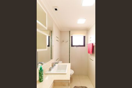 Apartamento à venda com 230m², 4 quartos e 4 vagas Apartamento à venda com 230m², 4 quartos e 4 vagasBanheiro da Suíte 4