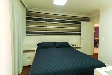 Apartamento à venda com 230m², 4 quartos e 4 vagas Apartamento à venda com 230m², 4 quartos e 4 vagasQuarto 1 - Suíte