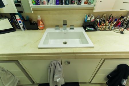 Apartamento à venda com 230m², 4 quartos e 4 vagas Apartamento à venda com 230m², 4 quartos e 4 vagasBanheiro da Suíte 2