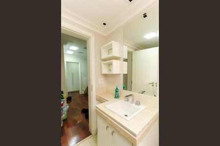 Apartamento à venda com 230m², 4 quartos e 4 vagas Apartamento à venda com 230m², 4 quartos e 4 vagasBanheiro da Suíte 4