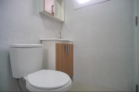 Banheiro de kitnet/studio para alugar com 1 quarto, 22m² em Santa Teresa, São Leopoldo