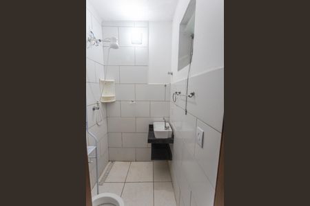 Banheiro Social de kitnet/studio para alugar com 1 quarto, 15m² em Santa Efigênia, Belo Horizonte