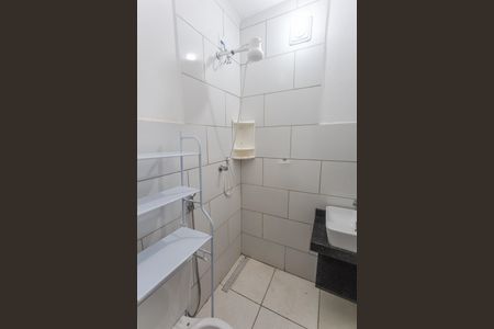 Banheiro Social de kitnet/studio para alugar com 1 quarto, 15m² em Santa Efigênia, Belo Horizonte