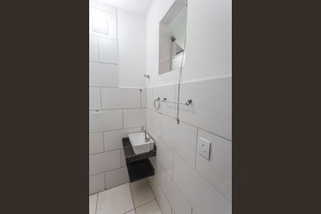 Banheiro Social de kitnet/studio para alugar com 1 quarto, 15m² em Santa Efigênia, Belo Horizonte