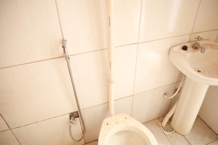 Banheiro de kitnet/studio para alugar com 1 quarto, 50m² em Setor Pedro Ludovico, Goiânia