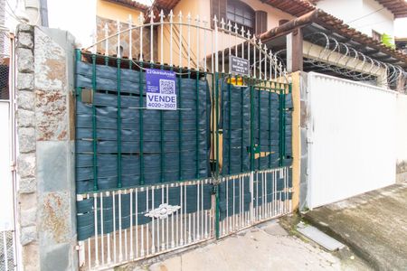 Casa à venda com 99m², 3 quartos e 2 vagasFachada