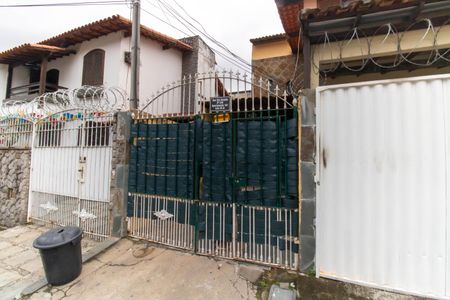 Casa à venda com 99m², 3 quartos e 2 vagasFachada