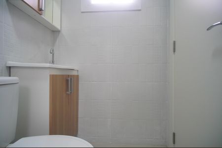 Banheiro de kitnet/studio para alugar com 1 quarto, 22m² em Santa Teresa, São Leopoldo