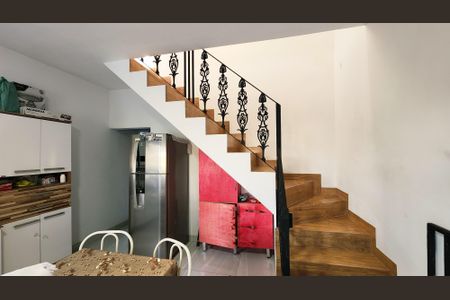 Casa à venda com 120m², 2 quartos e 3 vagas Casa à venda com 120m², 2 quartos e 3 vagasSala