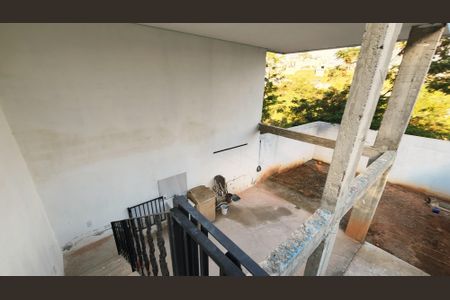 Casa à venda com 120m², 2 quartos e 3 vagas Casa à venda com 120m², 2 quartos e 3 vagasTerraço