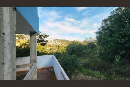 Casa à venda com 120m², 2 quartos e 3 vagas Casa à venda com 120m², 2 quartos e 3 vagasTerraço