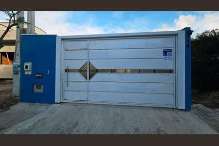 Casa à venda com 120m², 2 quartos e 3 vagas Casa à venda com 120m², 2 quartos e 3 vagasFachada